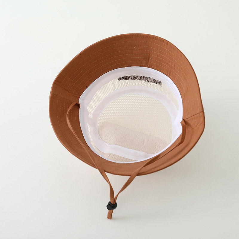 Met letters geborduurde babyzo - Summer Clothing Capsule recensie en prijs